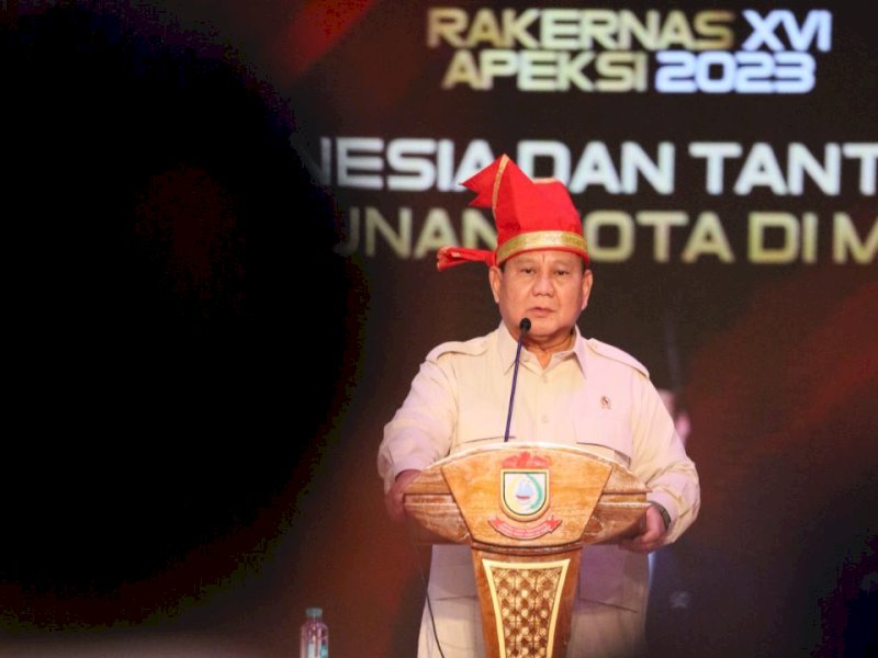 Menteri Pertahanan RI Prabowo Subianto saat memberikan pemaparan dan diskusi, dalam Rakernas Apeksi 2023 di Makassar, Kamis (13/7/2023). @Jejakfakta/dok. Humas Pemkot Makassar