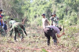 Semangat Gotong Royong, Sinergitas TNI Polri Bangun Jalan Tanah Lemo Bulukumba