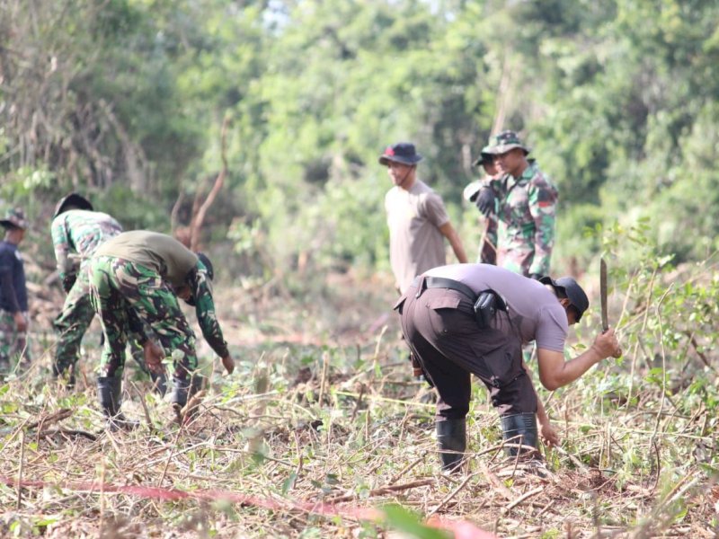 Pelaksanaan TNI Manunggal Membangun Desa (TMMD) Kodim 1411 Bulukumba di Kelurahan Tanah Lemo Kecamatan Bonto Bahari, Bulukumba. @Jejakfakta/dok. Humas Pemkab Bulukumba