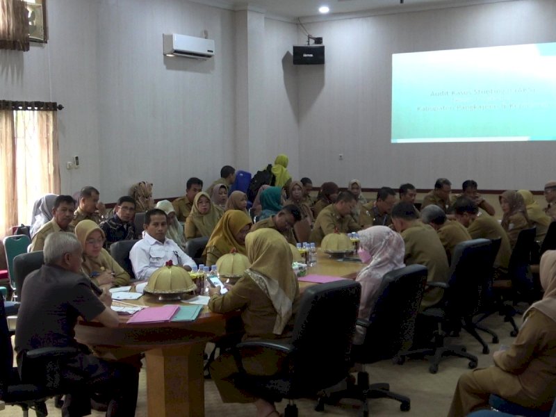 Wakil Bupati Pangkep H. Syahban Sammana memimpin Audit Kasus Stunting II (AKS) yang berlangsung diruangan Rapat Wakil Bupati, Selasa (18/2/2023). @Jejakfakta/dok. Humas Pemkab Pangkep