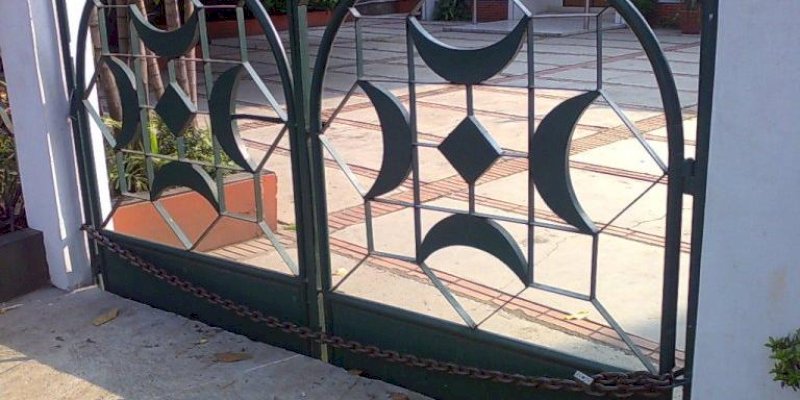 Hukum Mengunci Masjid