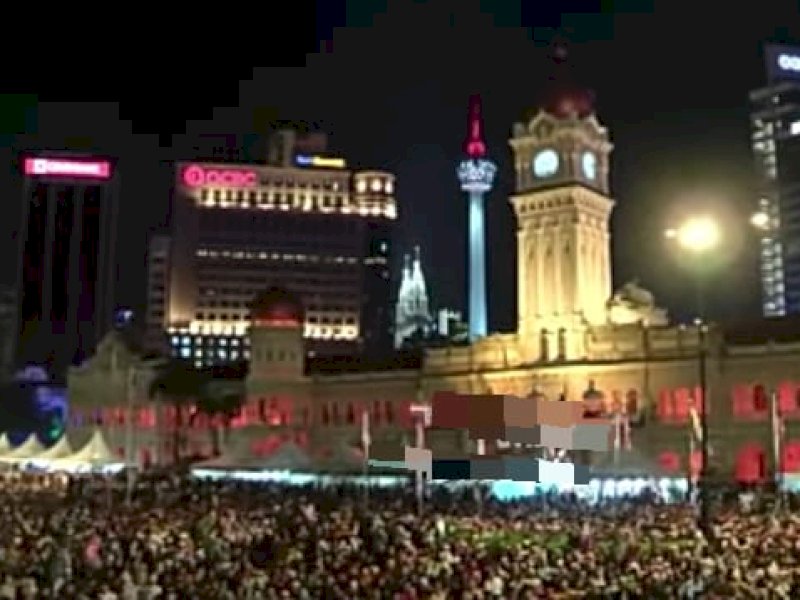 Jemaah pendengar ceramah Ustaz Abdul Somad memenuhi Dataran Merdeka, Kuala Lumpur, Malaysia, beberapa hari lalu. (foto tangkapan layar YT UAS).