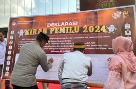 KPU Makassar bersama 17 Parpol Deklarasi Pemilu Damai di Anjungan Losari