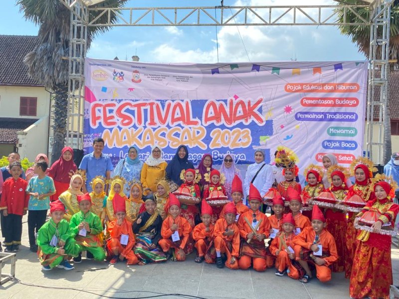 Lemina mengadakan Festival Anak Makassar yang dihadiri puluhan orang tua, guru dan anak dari beberapa sekolah di Benteng Roterdam Makassar, Sabtu (22/7/2023). @Jejakfakta/Atri