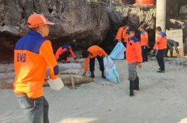 Merawat Kelestarian Lingkungan, BPBD Gelar Aksi Bersih di Pantai Tanjung Bira