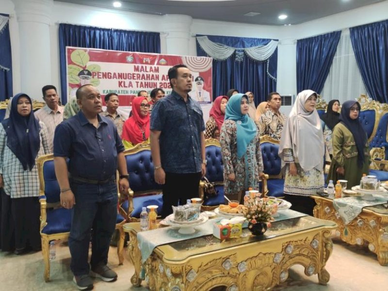 Penganugerahaan Kabupaten/Kota Layak anak dilaksanakan di Kota Semarang, Jawa Tengah, diikuti melalui Daring, Sabtu (22/7/2023). Bupati Pangkep diwakili Asisten 1 dr. Herlina, kepala OPD, Para Camat dan Forum Anak Kabupaten Pangkep. @Jejakfakta/dok. Humas Pemkab Pangkep