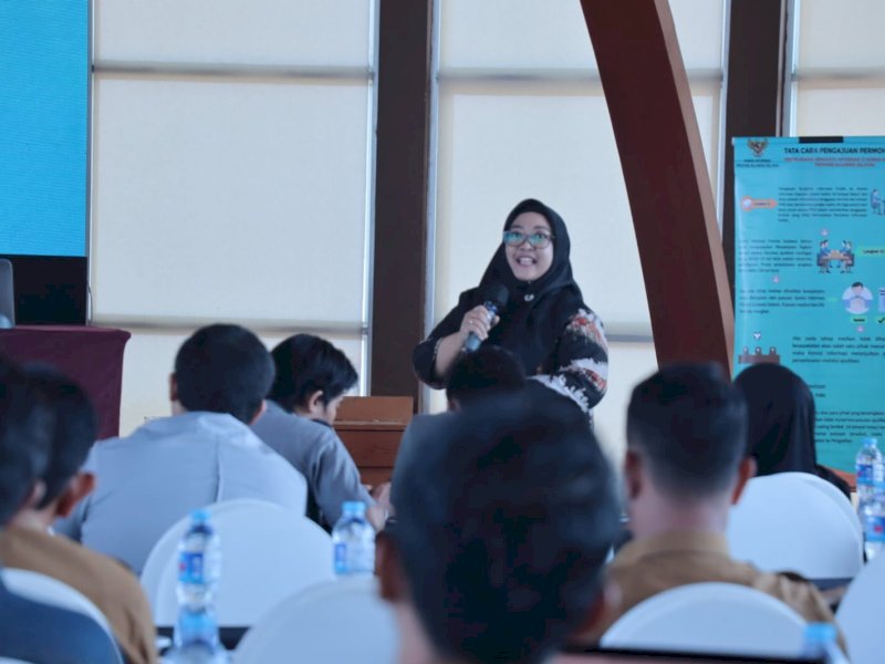 Komisioner Komisi Informasi Provinsi Sulsel Bidang Advokasi, Sosialisasi dan Edukasi, Fauziah Erwin saat memberikan materi Bimbingan Teknis (Bimtek), Pejabat Pengelola Informasi dan Dokumentasi (PPID) di Makassar, Senin (24/7/2023). @Jejakfakta/dok. Humas Pemkot Makassar
