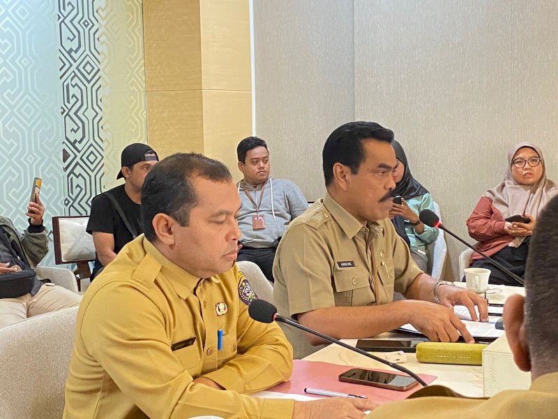 Ketua Panitia hari jadi Sulsel ke 354, Ahmadi Akil memberikan keterangan persiapan HUT Sulel ke 354 saat jumpa pers di Makassar, Senin (24/7/2023). @Atri