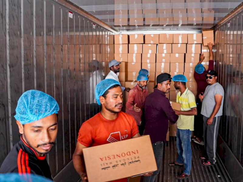 PPIH Arab Saudi mengirim daging kambing Dam ke Indonesia dengan peti kemas menggunakan jalur laut melalui pelabuhan di Jeddah Saudi Arabia. @Jejakfakta/dok. PPIH Arab Saudi