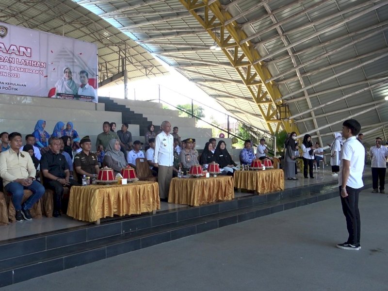 Sebanyak 71 pelajar SMA terpilih mengikuti pembukaan Diklat calon Paskibraka tingkat kabupaten Pangkep di Tribun Alun-alun Citra Mas, Pangkajene, Rabu (26/7/2023). @Jejakfakta/dok. Humas Pemkab Pangkep