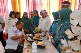 Hari Kedua Lomba Tingkat Provinsi, TP PKK Bulukumba Kembali Raih Juara I Olahan Serba Ikan Kategori Kudapan