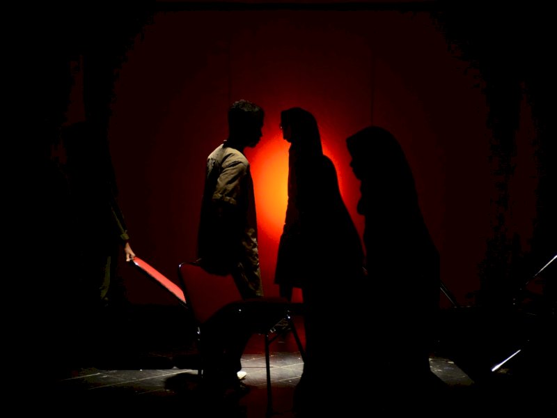 Pertunjukan teater "Sepuluh Cerita - cerita di Atas Panggung", Jumat Malam (28/7) di teater arena Gedung Kesenian Sulawesi Selatan, Societet de Harmonie. @Jejakfakta/dok. istimewa