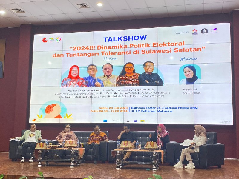 Talkshow "2024, Dinamika Politik Elektoral dan Tantangan di Sulawesi Selatan&rdquo; yang digelar LAPAR Sulsel bersama Jalin Harmoni, bertempat di Ballroom Teater Universitas Negeri Makassar, Sabtu (29/7/2023). @Jejakfakta/Atri