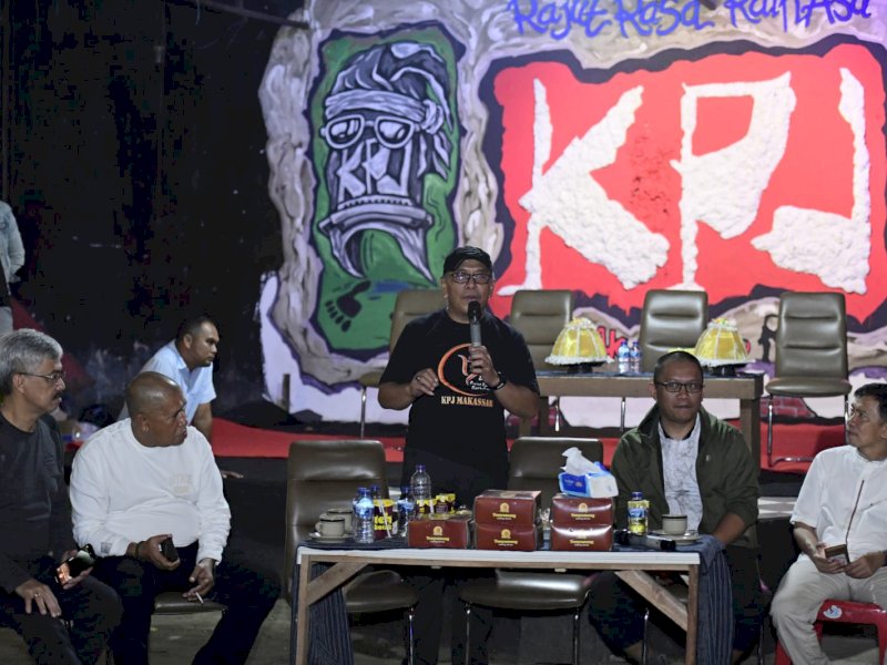 Wali Kota Makassar 2004 - 2014 Ilham Arief Sirajuddin menghadiri dialog Peringatan HUT Ke-17 KPJ Makassar, di Taman Macan, Jumat malam, Sabtu (29/7/2023). @Reza Arifuddin