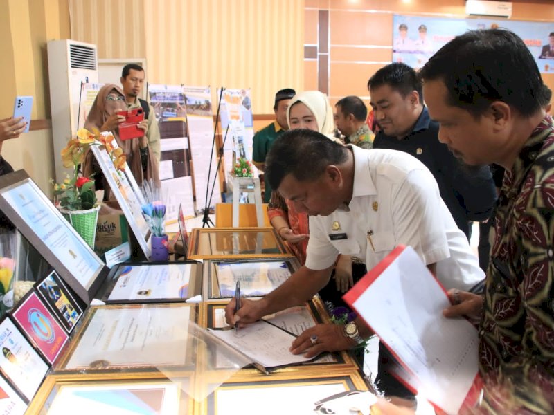 Bupati Bulukumba, H Andi Muchtar Ali Yusuf, saat meninjau lomba inovasi Sinopan tingkat daerah. @Jejakfakta/dok. Humas Pemkab Bulukumba