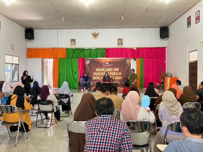 KPU Kota Makassar bersama PPK Kecamatan Tallo dan Kecamatan Panakkukang melaksanakan sosialisasi tahapan dan partisipasi Pemilu di SLB YAPTI, Kecamatan Tallo, Kota Makassar, Sabtu pagi (29/7/2023). @Jejakfakta/dok. KPU Makassar