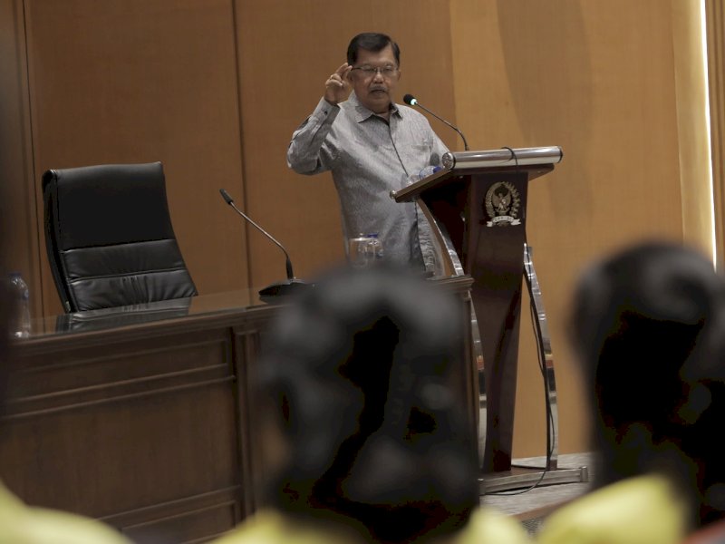 Jusuf Kalla (JK) menjadi keynote spech diacara seminar "Anak Muda untuk Politik" di Gedung DPR RI Senayan Jakarta, dalam keterangannya, Senin (31/7/2023). @Jejakfakta/Rudi Gunawan