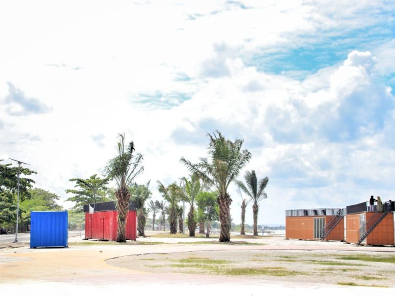 Sebanyak 17 pohon sawit ditanam di Pantai Merpati yang merupakan ikon wisata baru yang terletak di Kecamatan Ujung Bulu, Kabupaten Bulukumba. @Jejakfakta/dok. Humas Pemkab Bulukumba
