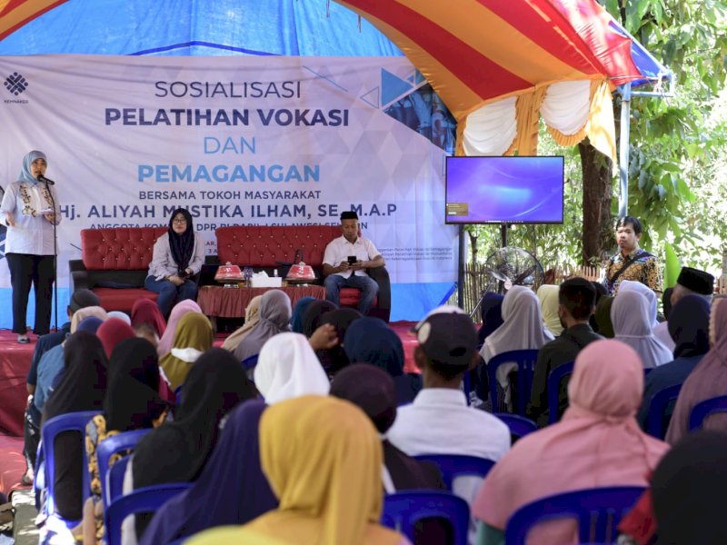 Anggota Komisi IX DPR RI, Aliyah Mustika Ilham bersama Kementerian Ketenagakerjaan RI gelar Sosialisasi Pelatihan Vokasi dan Pemagangan Direktorat Bina Penyelenggaraan Pelatihan Vokasi dan Produktivitas, Kab. Takalar, Kamis (03/08/2023). @Jejakfakta/Reza Arifuddin