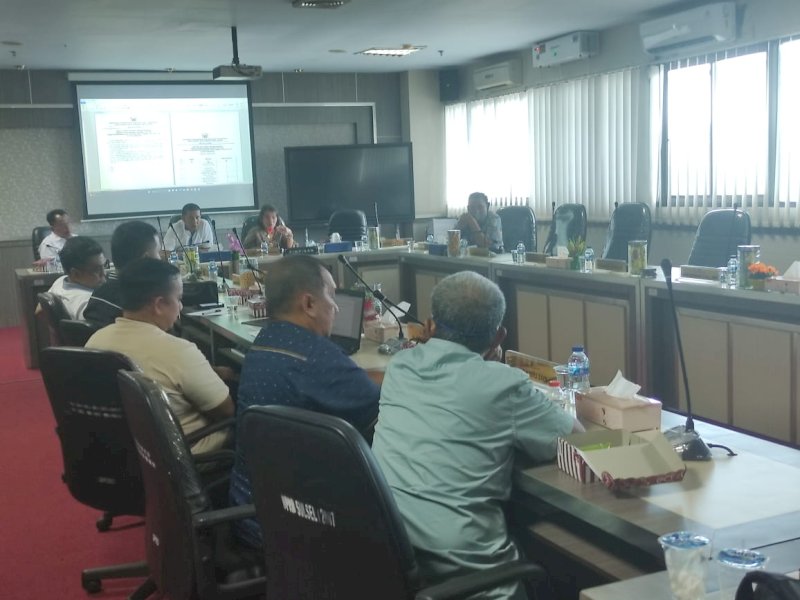 Rapat Dengar Pendapat (RDP) terkait kelangkaan dan kenaikan harga gas Elpiji 3 Kg yang terjadi di Sulawesi Selatan, di Ruang Komisi B DPRD Sulsel, Jum'at (4/8/2023) kemarin. @Jejakfakta/Atri