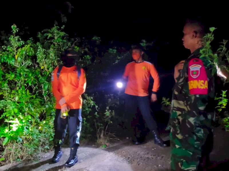 Tim sar gabungan melakukan pencarian terhadap Densi (70),  yang diduga hilang mencari pakan ternak di hutan Katowang, Kabupaten Kepulauan Selayar, Minggu (6/8/2023). @Jejakfakta/dok. Basarnas Makassar 