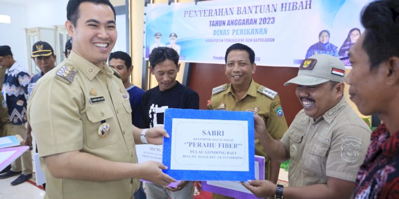 Bupati MYL Bagikan Bantuan Perikanan