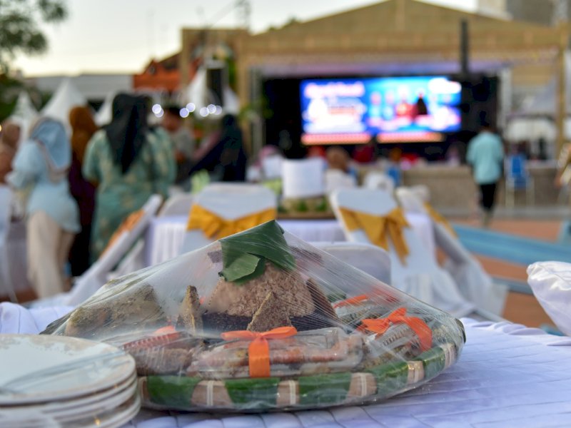 Dekranasda Sulsel menggelar lomba Nanre Sokkoreng, makanan khas kabupaten Wajo yang terbuat dari beras ketan di RTH Callaccu, Sengkang, Selasa (8/8/2023). @Jejakfakta/dok. Humas Pemprov Sulsel