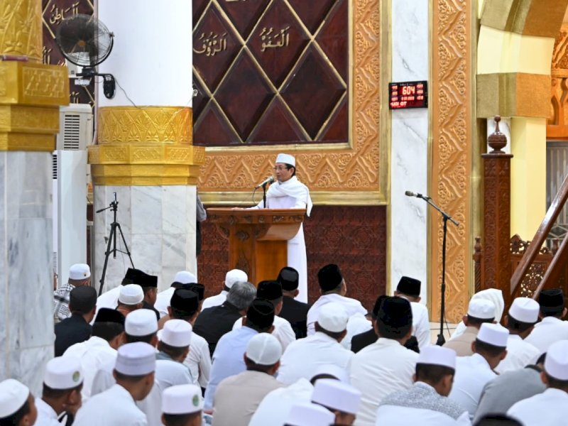 Imam Besar Masjid Istiqlal Jakarta, Prof. Dr. K.H. Nasaruddin Umar, M.A memberikan ceramah dalam Gerakan Sulsel Mengaji di Masjid Agung Ummul Quraa Sengkang, Rabu (9/8/2023). @Jejakfakta/dok. Humas Pemprov Sulsel
