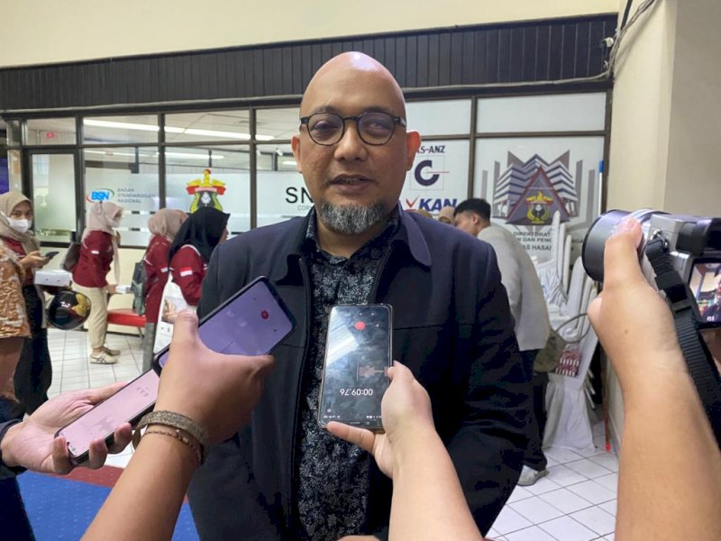 Wakil Kepala Satgas Pencegahan Korupsi Polri, Novel Baswedan memberikan keterangan kepada wartawan di kampus Unhas Makassar, Kamis (10/8/2023). @Jejakfakta/Atri