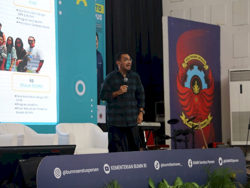 Staf Khusus III Menteri BUMN, Arya Sinulingga dalam kegiatan BUMN Goes To Campus pada hari Kamis (10/8/2023) di Politeknik Negeri Ujung Pandang Makassar. @Jejakfakta/dok. Humas Pelindo 