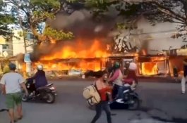 Polisi Masih Selidiki Penyebab 14 Kios Terbakar di Depan GOR Sudiang