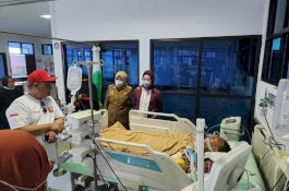 Andi Herfida Muchtar Jenguk Anggota Pramuka Korban Kecelakaan