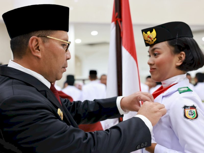  Wali Kota Makassar Moh Ramdhan Pomanto mengukuhkan puluhan Paskibraka Kota Makassar dalam Peringatan HUT RI ke-78 di Rujab Wali Kota, Rabu, sore (16/08/2023). @Jejakfakta/dok. Humas Pemkot Makassar