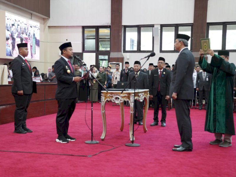 Andi Muhammad Arsjad resmi dilantik sebagai Pj Sekda Provinsi Sulsel oleh Gubernur Sulsel Andi Sudirman Sulaiman. Pelantikan dilaksanakan di Ruang Pola Kantor Gubernur, Rabu (16/08/2023). @Jejakfakta/dok. Humas Pemprov Sulsel