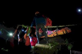 Tim SAR Gabungan Evakuasi Pendaki yang Mengalami Kecelakaan di Gunung Bawakaraeng