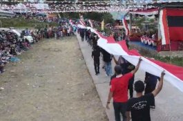 Kirab Merah Putih 178 Meter di Curio, Damaikan Konflik Pemuda