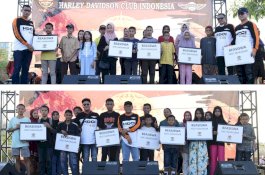 Perayaan HUT RI ke 78, HDCI Makassar Berbagi 30 Beasiswa