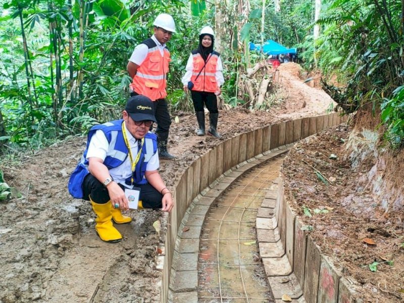 Pelaksanaan proyek irigasi peralihan teknologi dari metode konvensional ke metode teknologi pabrikasi beton pra cetak di Bulukumba. @Jejakfakta/dok. Humas Pemkab Bulukumba