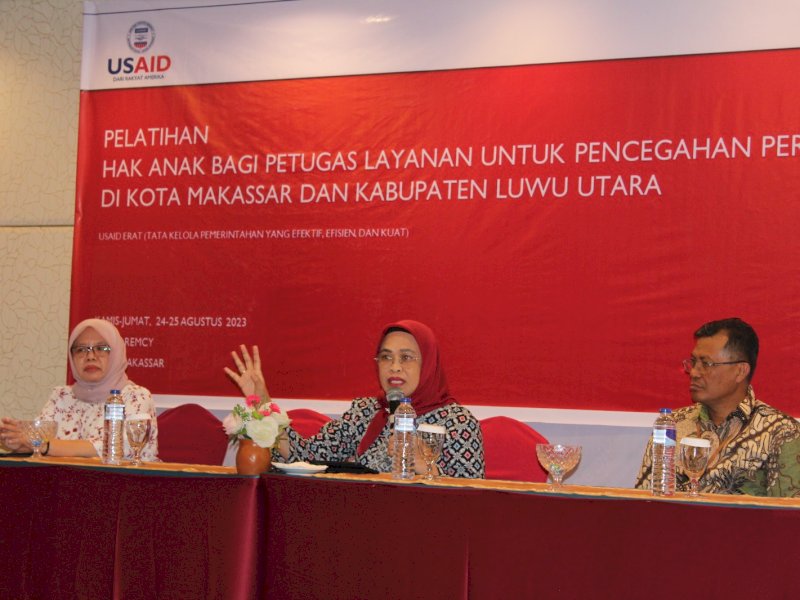 DPPPA Dalduk KB Provinsi Sulsel bekerjasama dengan lembaga mitra USAID ERAT, menggelar Pelatihan Hak Anak bagi Petugas Layanan untuk Pencegahan Perkawinan Anak di Kota Makassar dan Kabupaten Luwu Utara di Hotel Remcy Makassar, Kamis (24/08/2023). @Jejakfakta/dok. Humas Pemprov Sulsel