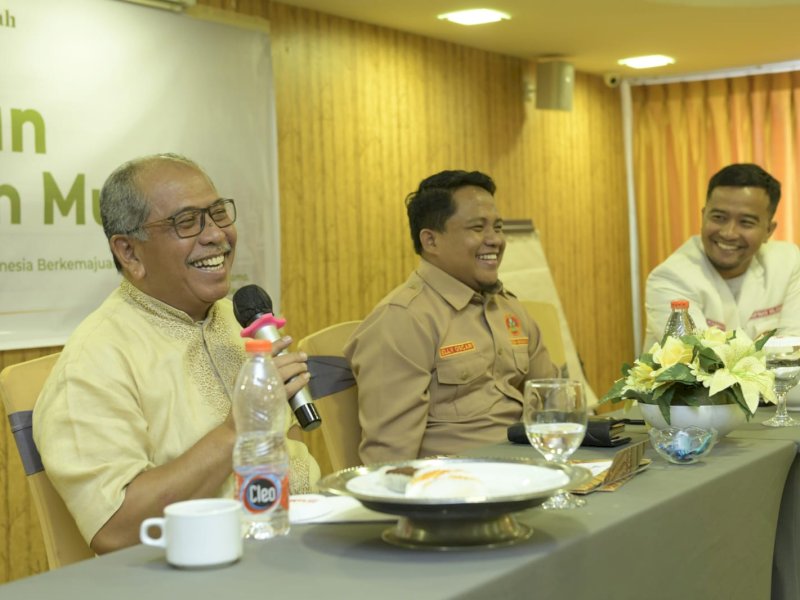 Tokoh politik Sulsel, Dr Ilham Arief Sirajuddin (IAS) saat berbicara dalam Pelatihan Kader Politik Muda dan Kepemimpinan Muda, di Hotel Karebosi, Jalan Jend M Jusuf, Sabtu (26/08/2023). @Jejakfakta/Reza Arifuddin