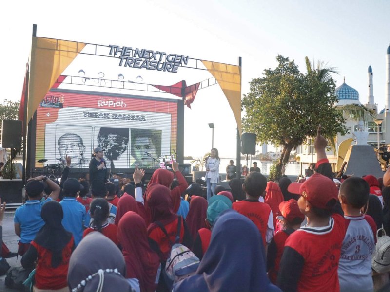 Puluhan siswa SD di Kota Makassar mendapat edukasi langsung terhadap literasi keuangan sejak dini dari Tim Bank Indonesia, di Zona 1, Panggung F8 Makassar, Sabtu (26/8/2023). @Jejakfakta/dok. Humas Pemkot Makassar