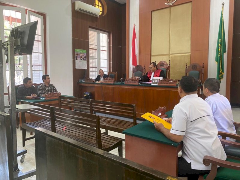 Sidang prapradilan penghentian penyidikan kasus pengrusakan kawasan hutan lindung Pongtorra di Toraja Utara yang dilakukan JD oleh Penyidik Polda Sulsel digelar di Pengadilan Negeri Makassar, Senin (28/08/2023). @Jejakfakta/dok. Istimewa