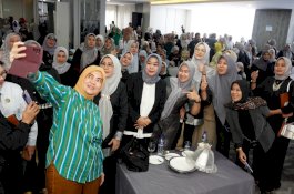 Anggota DPR RI Aliyah Mustika Ilham Sosialisasi KIE Obat dan Makanan, Dorong Peningkatan Derajat Kesehatan di Sulsel