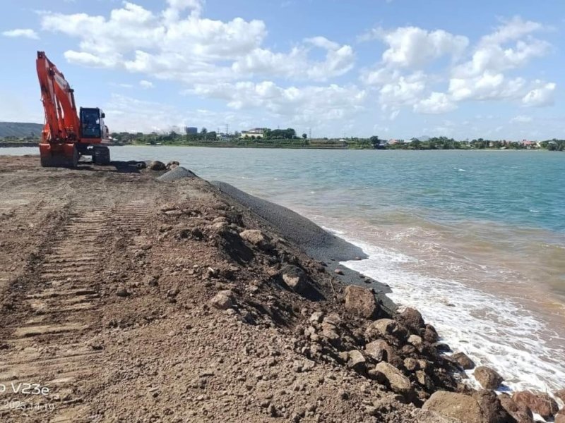 Pembangunan perluasan daerah pelabuhan (Jetty Huadi) di Desa Papanloe, Kecamatan Pajukukang, Kabupaten Bantaeng menggunakan limbah slag sebagai material reklamasi. @Jejakfakta/dok. Walhi Sulsel