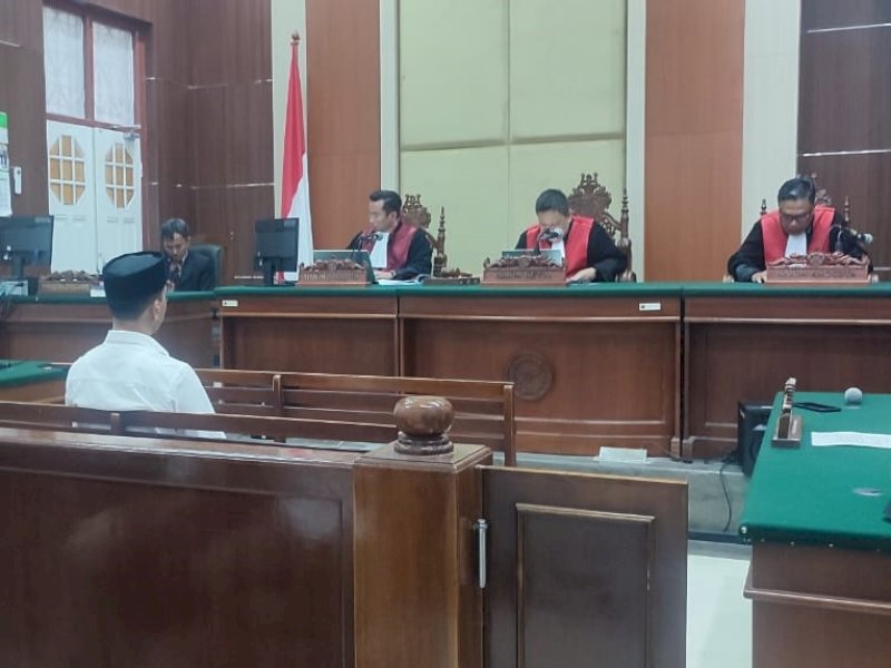 Tiga terdakwa tindak pidana korupsi atas hilangnya 500 ton beras di Gudang Lampa Bulog Pinrang dijatuhi vonis delapan tahun penjara oleh Majelis Hakim Pengadilan Tipikor Negeri Makassar. @Jejakfakta/Samsir