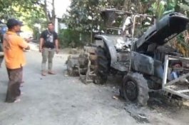 Diduga Terjadi Persaingan Usaha, Mobil Traktor Petani di Gowa Dibakar OTK