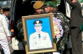 Jenazah Mantan Gubernur Sulsel Amin Syam Dimakamkan di Taman Makam Pahlawan Panaikang