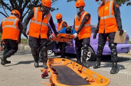 Simulasi Kecelakaan Lalulintas, Basarnas Makassar Evakuasi 4 Korban