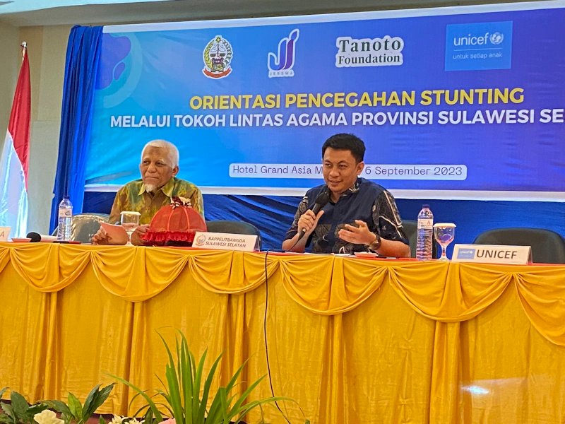 Tenaga Ahli Tim Gubernur Untuk Percepatan Pembangunan Provinsi Sulawesi Selatan (TGUPP Sulsel), Prof Veni Hadju&nbsp;(kiri) dalam Orientasi Pencegahan Stunting melalui tokoh lintas agama Provinsi Sulsel di Makassar. @Jejakfakta/Atri