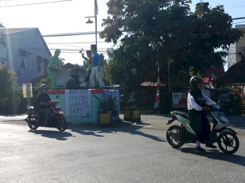 Rencana pembongkaran Patung Massa di Kecamatan Somba Opu, Gowa, mendapat penolakan dari warga setempat. @Jejakfakta/dok. Samsir
